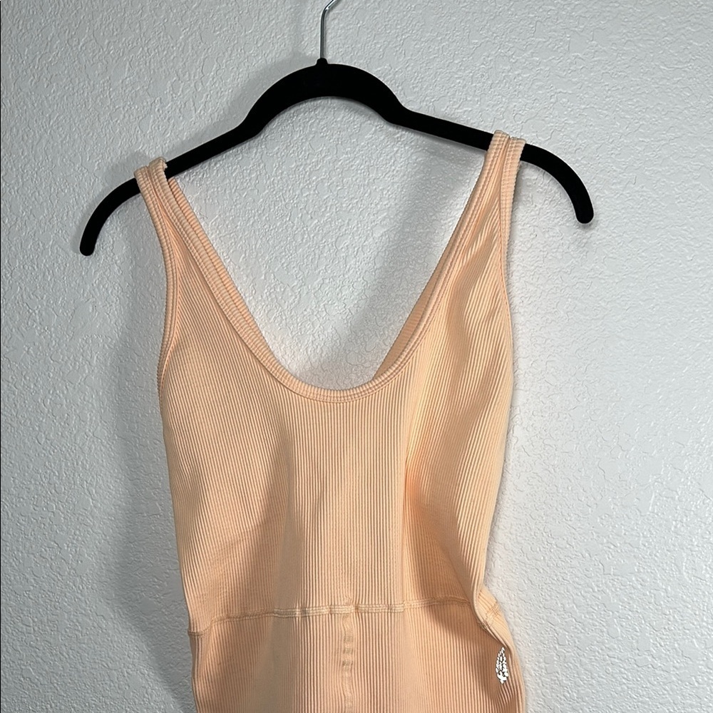 Free People Movement Good Karma Romper Peach Ribbed Cross Back Bodysuit M/L - Picture 3 of 8